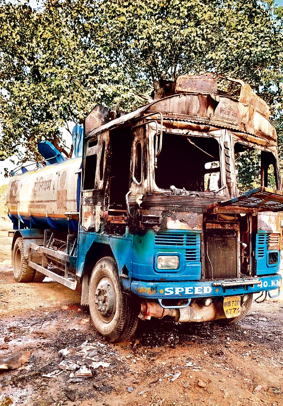 Ranchi crime news : राजधानी से सटे इलाके में ताबड़तोड़ हुई फायरिंग, टैंकर में लगायी आग