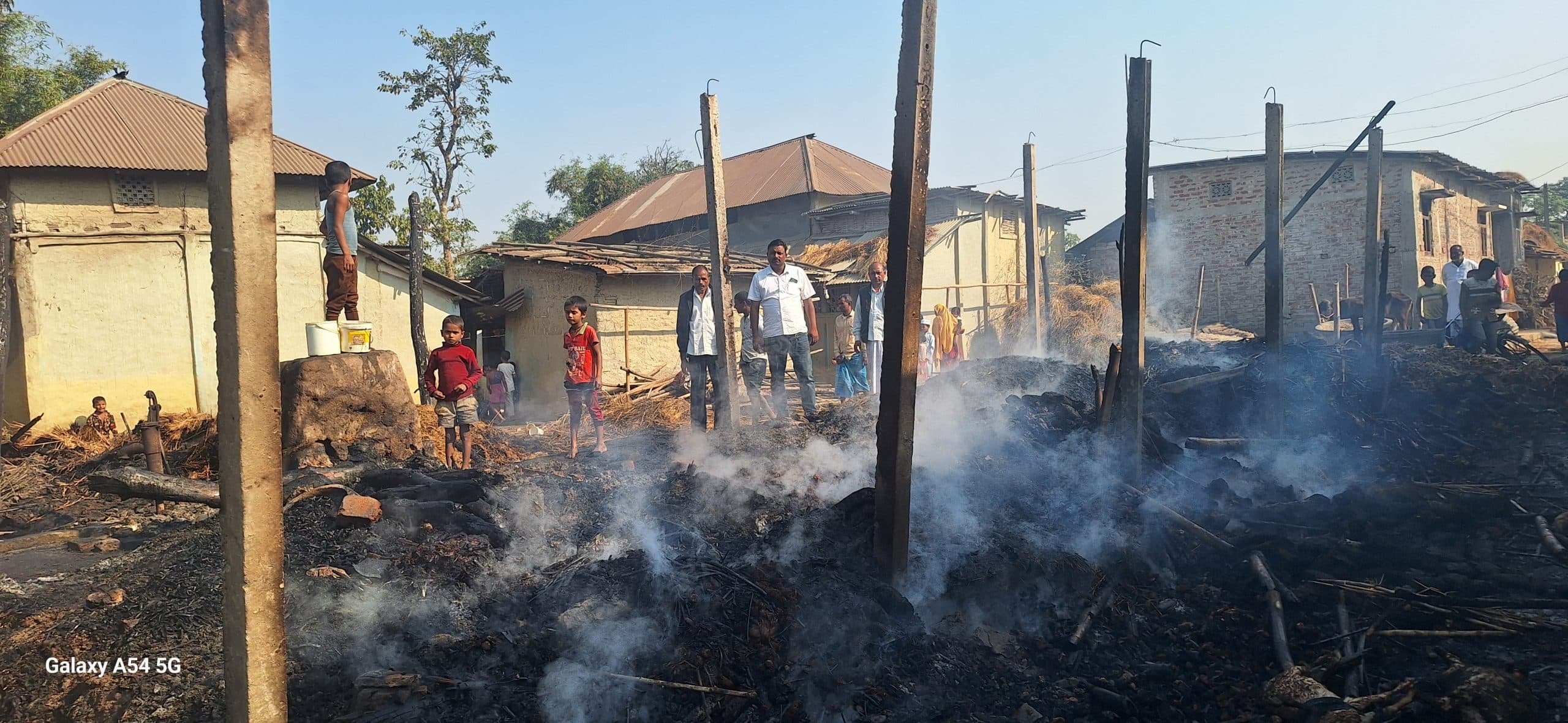 आग से सात घर जले, लाखों की क्षति