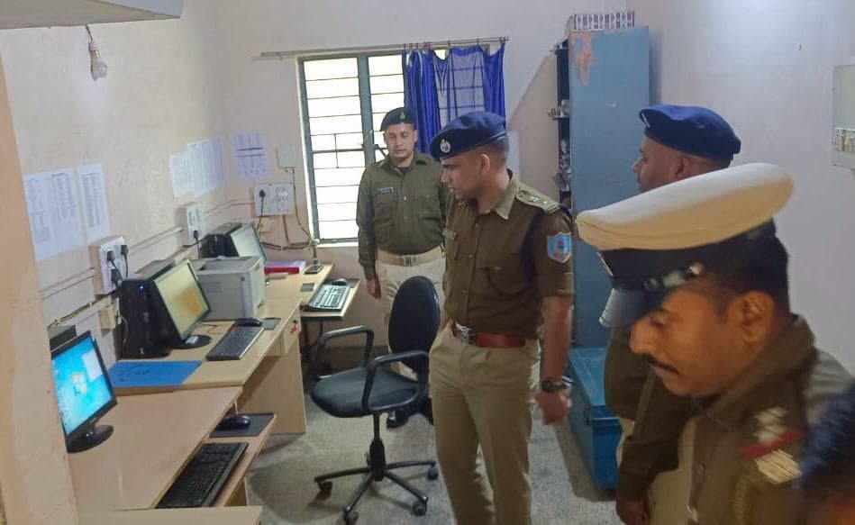 Seraikela News : लंबित कांड, वारंट, इश्तेहार व कुर्की के मामलों को जल्द सुलझायें : एसपी