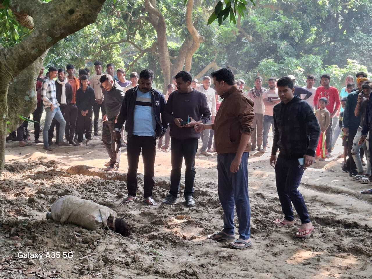 bhagalpur news युवक की गला दबाकर हत्या, शव बगीचे में फेंका