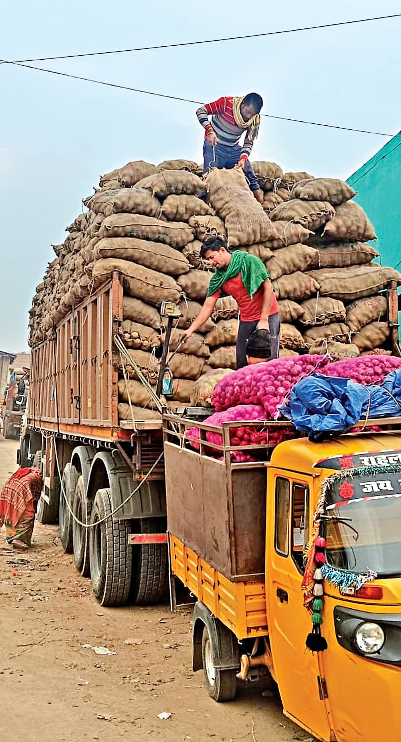 News of potato shortage in Jharkhand : ममता अड़ीं, कहा- बाहर नहीं जायेगा आलू, झारखंड में दो रुपये पांच रुपचे तक बढ़े दाम