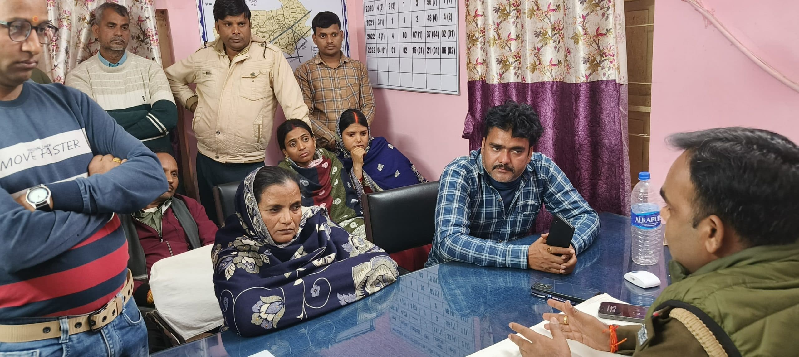 DHANBAD NEWS : भेलाटांड़ में तालाब में महिला का शव मिलने के मामले में दो हिरासत में