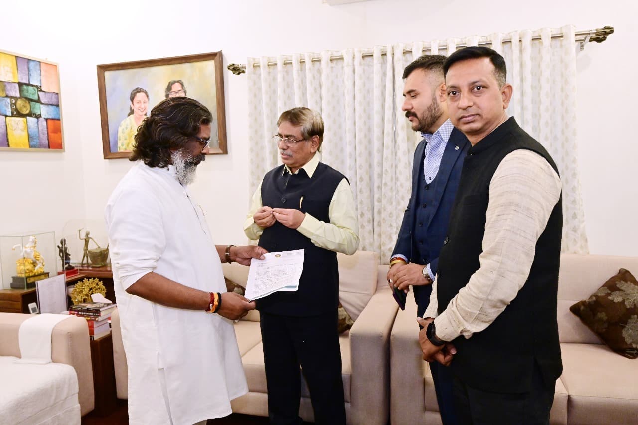 CUJ News : सीएम से मिले सीयूजे के वीसी, कहा : विवि को दी गयी जमीन पर माफिया का हो रहा है कब्जा