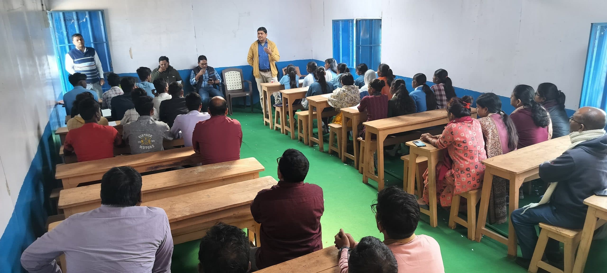 जिला निबंधन व परामर्श केंद्र की टीम ने छात्र-छात्राओं को योजना की दी जानकारी