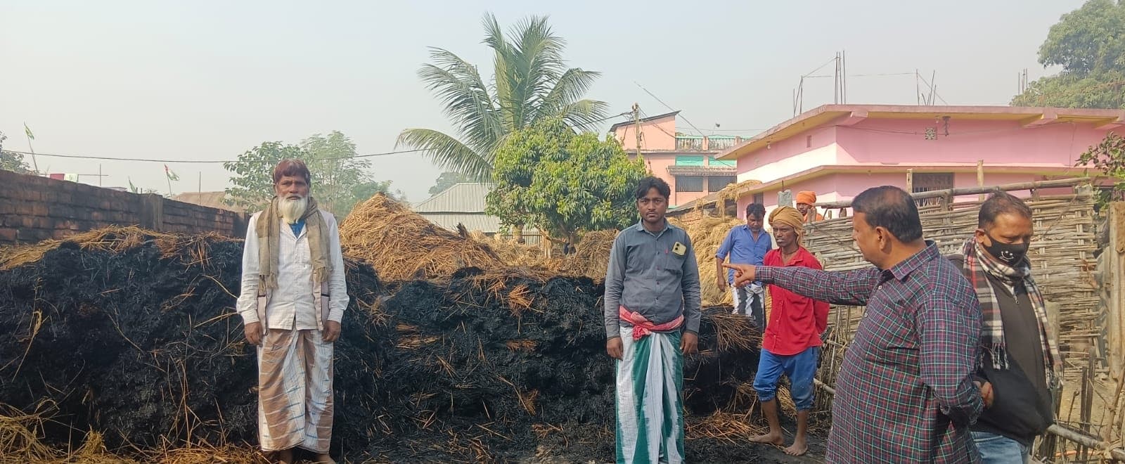 खलिहान में रखी सौ क्विंटल धान जलकर राख