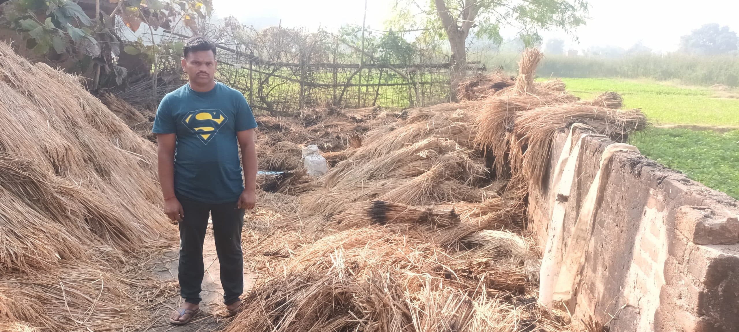 खलिहान में लगी आग, 80 हजार रुपये के धान राख