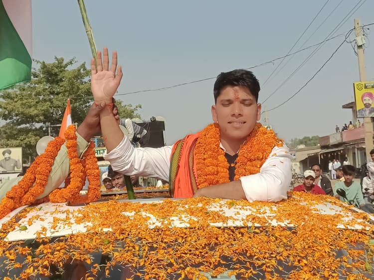 UPSC Result: जमुआ के सूरज ने यूपीएससी में 27वां रैंक हासिल कर बढ़ाया जिले का मान