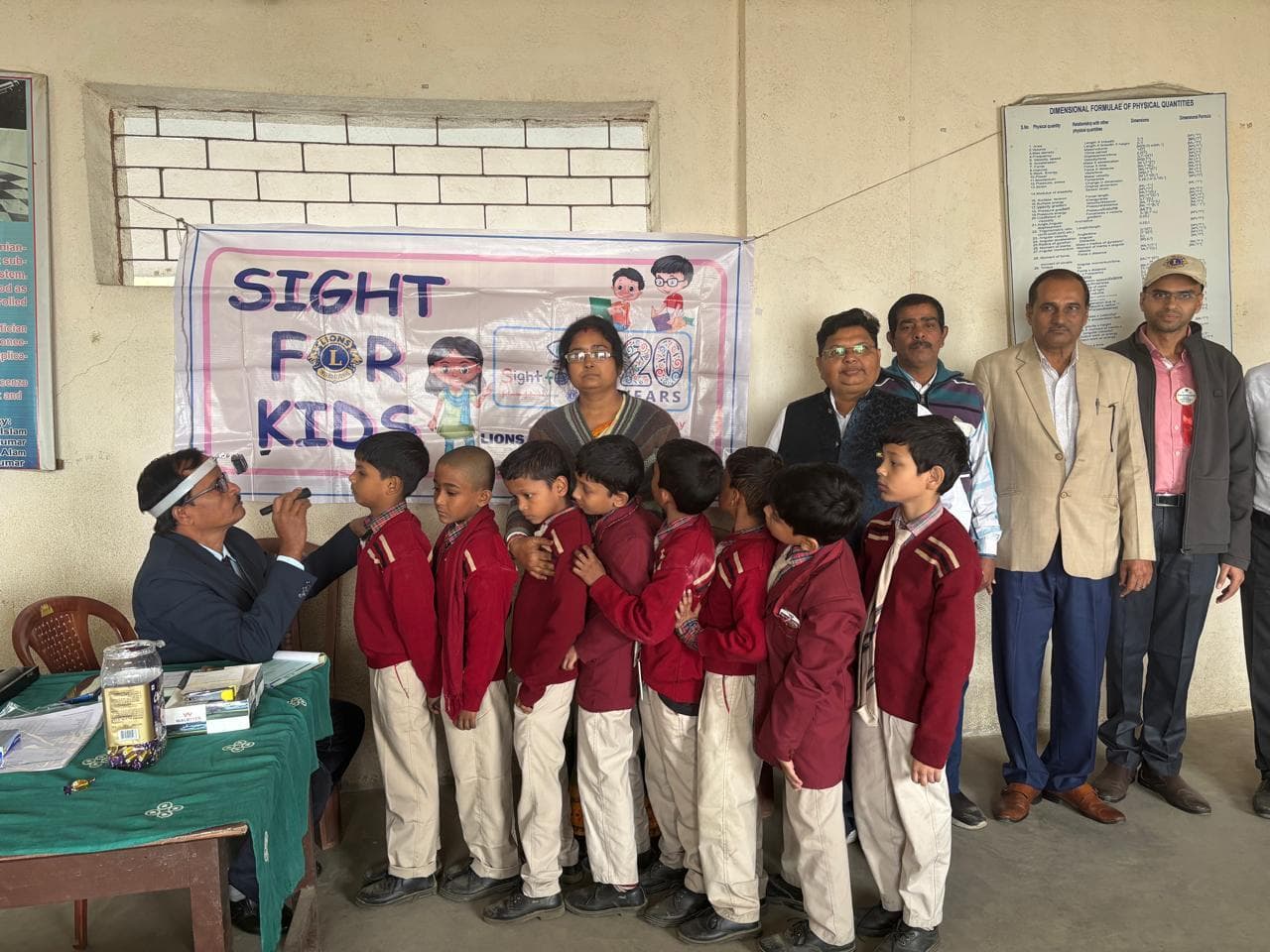 Pakur News: 400 विद्यार्थियों का किया गया नेत्र परीक्षण