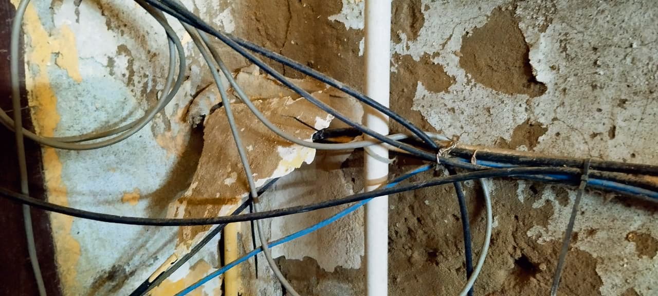 जर्जर सदर प्रखंड कार्यालय कभी भी हो सकता है ध्वस्त