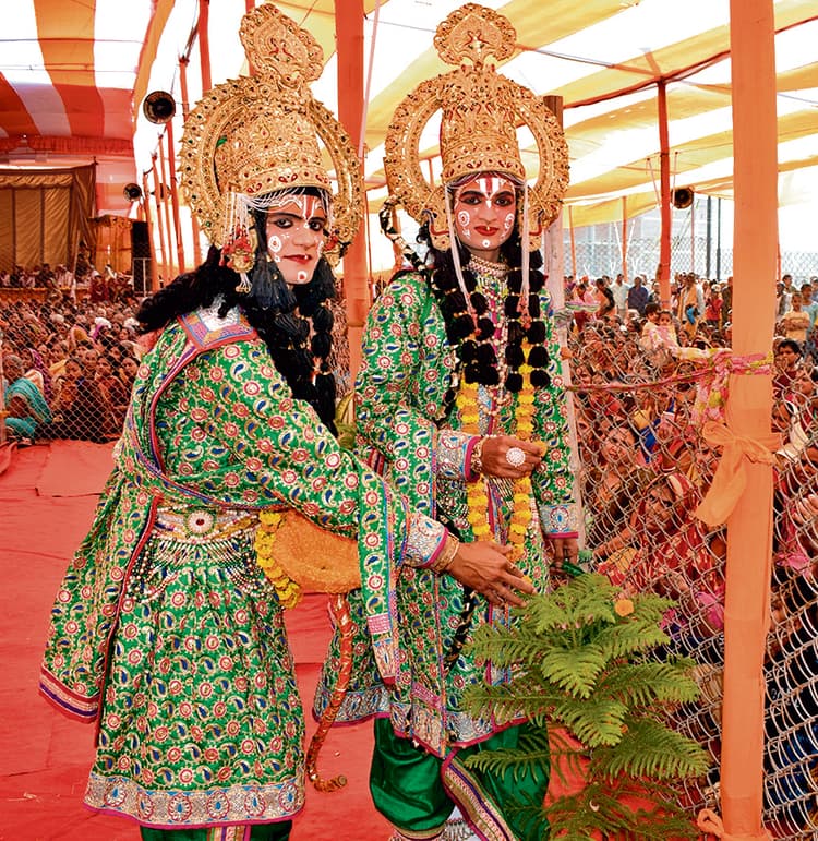 जनकपुर की वैदेही वाटिका में श्रीराम व जानकी की आंखें हुईं चार