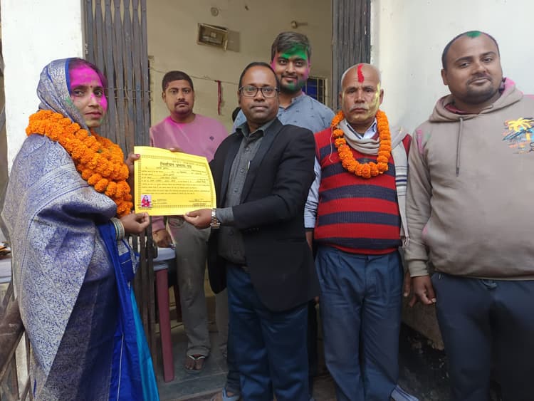 Darbhanga News: तीन चरणों में मतगणना पूरी, बीडीओ ने विजेताओं को सौंपा प्रमाण पत्र