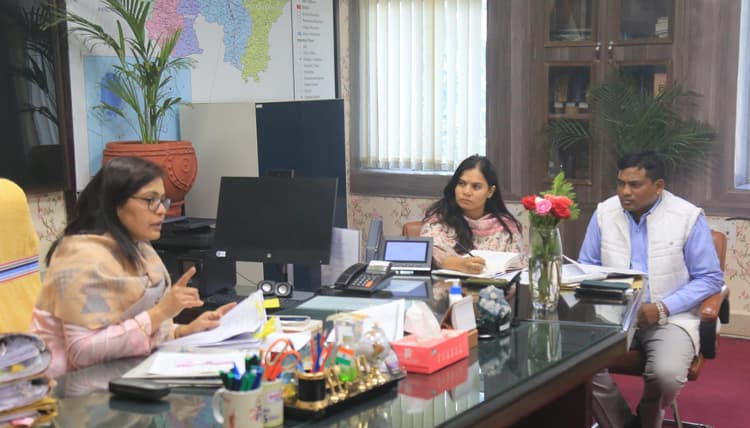 BOKARO NEWS: सभी अल्ट्रासाउंड क्लीनिकों में सीसीटीवी कैमरा सुनिश्चित करें टीम : डीसी