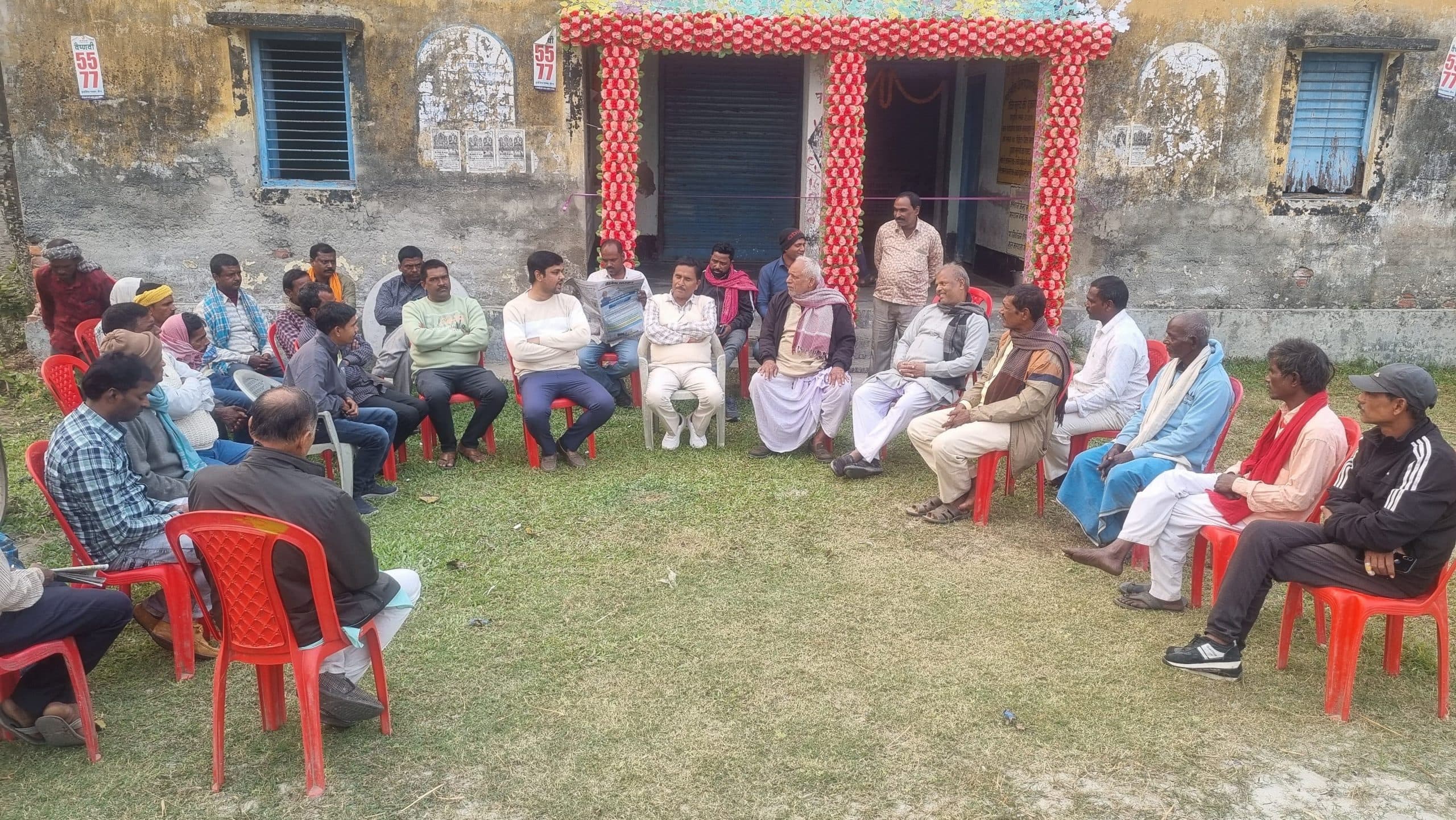 नवनिर्वाचित पैक्स अध्यक्ष ने फीता काटकर कार्यालय में किया प्रवेश, कई मुद्दों पर की चर्चा