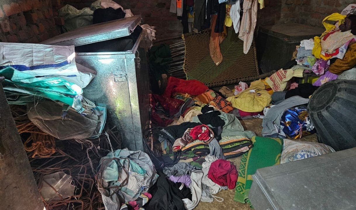 बंद घर का ताला तोड़कर चोरी