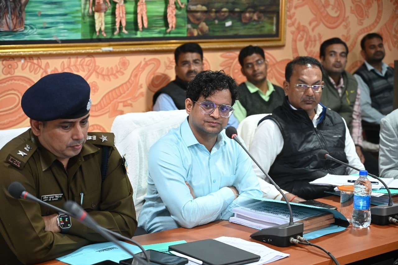 मालखाना में पड़े वाहनों की करें नीलामी, हर शनिवार को मनायें थाना दिवस : डीसी