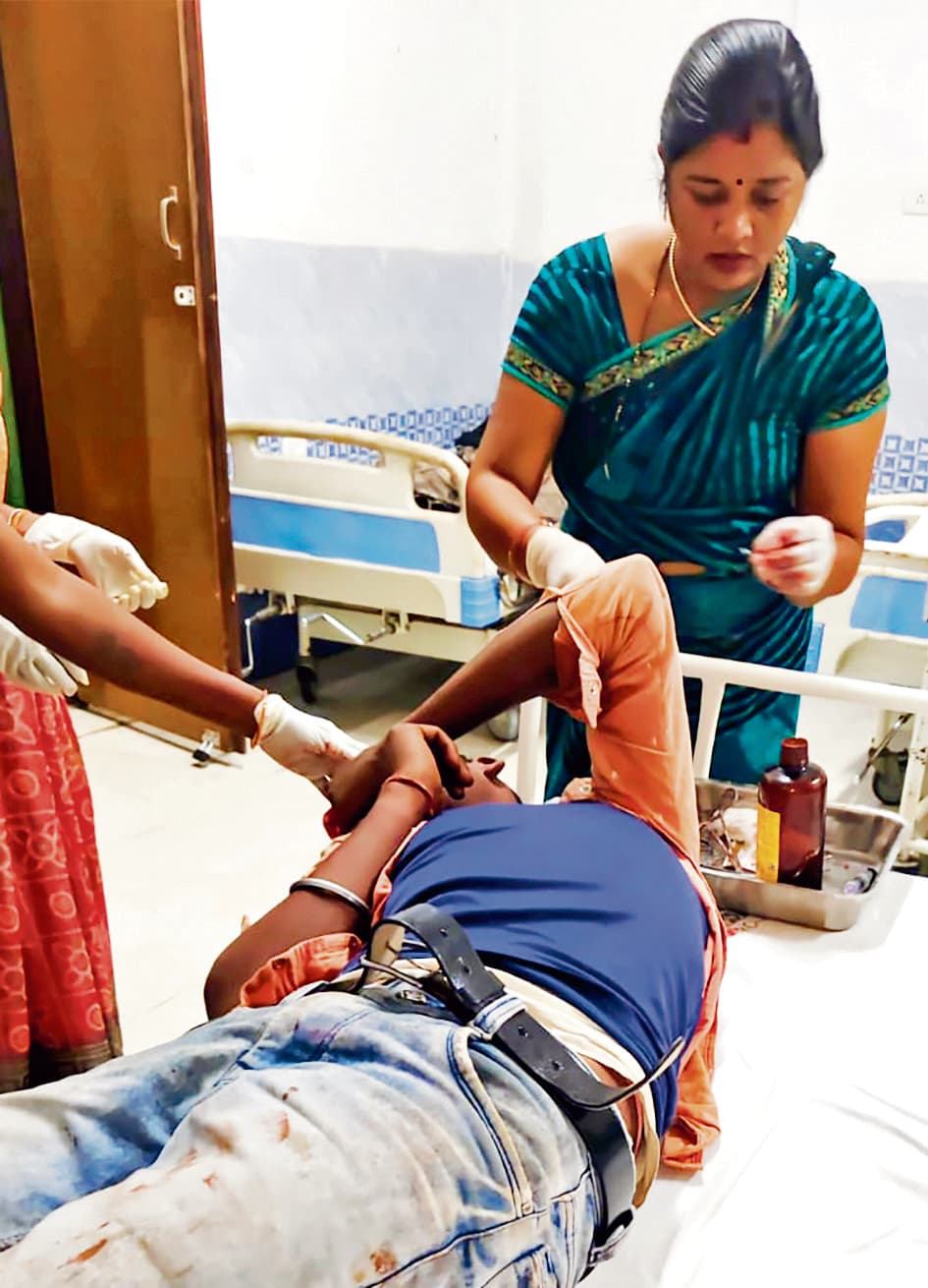 कुत्ते और मुर्गे की लड़ाई में जमकर चले लाठी-डंडे, एक की मौत, 18 घायल