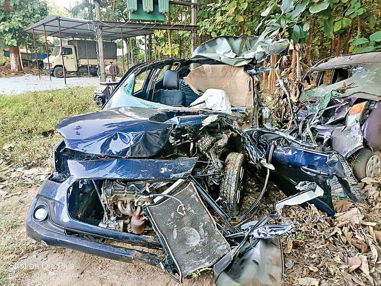 News of accident in Gumla : खड़े ट्रक से टकरायी कार, रांची के चार लोगों की मौत