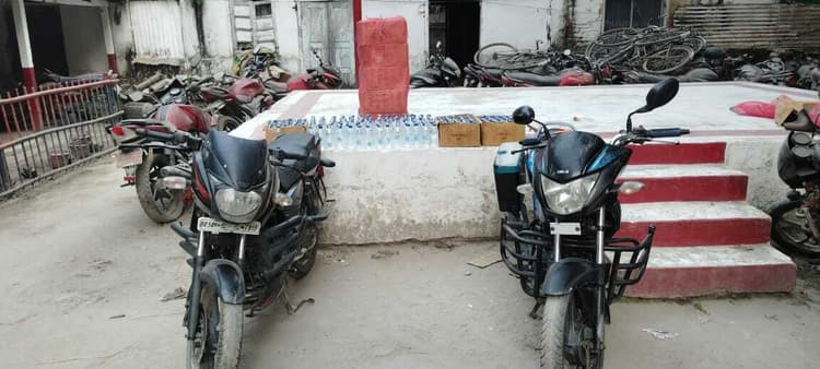 378 बोतल नेपाली शराब के साथ दो बाइक जब्त