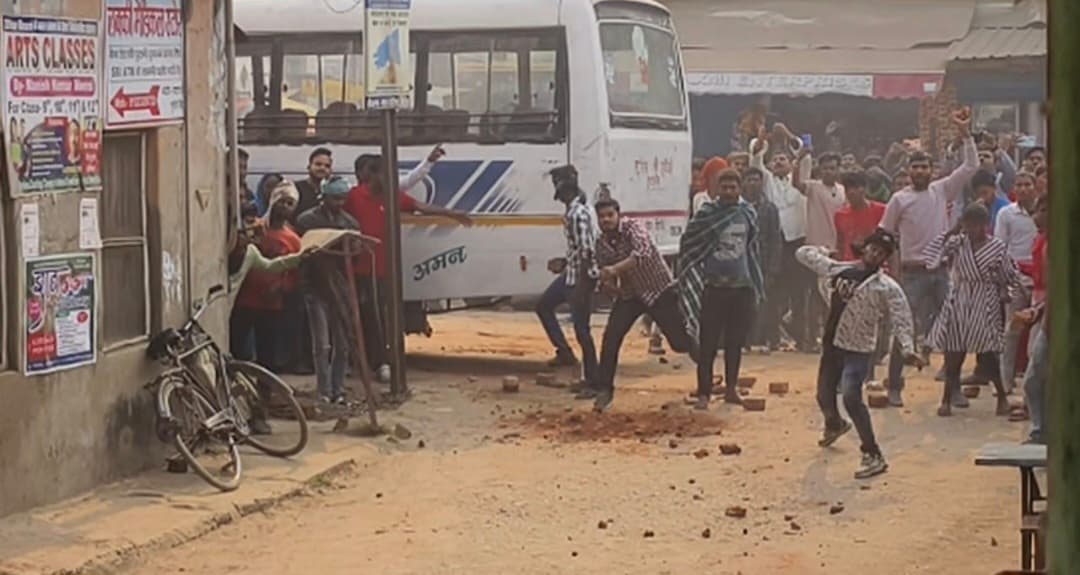 पुलिस- पब्लिक भिड़ंत मामले में 31 नामजद व 100 अज्ञात के विरुद्ध मामला दर्ज