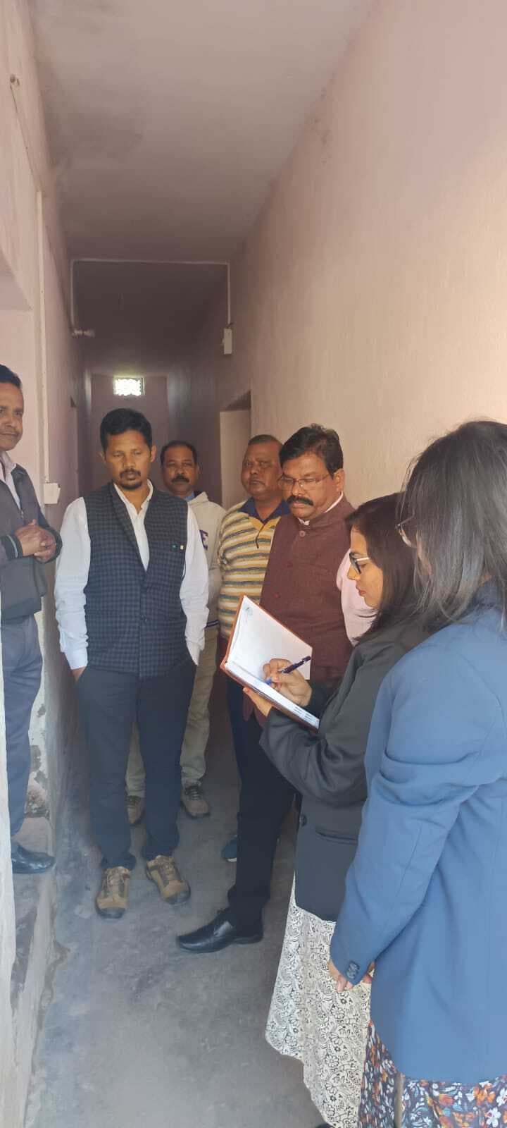 बिरहोरों को दो दिनों के अंदर कंबल प्रदान करें : एसडीओ