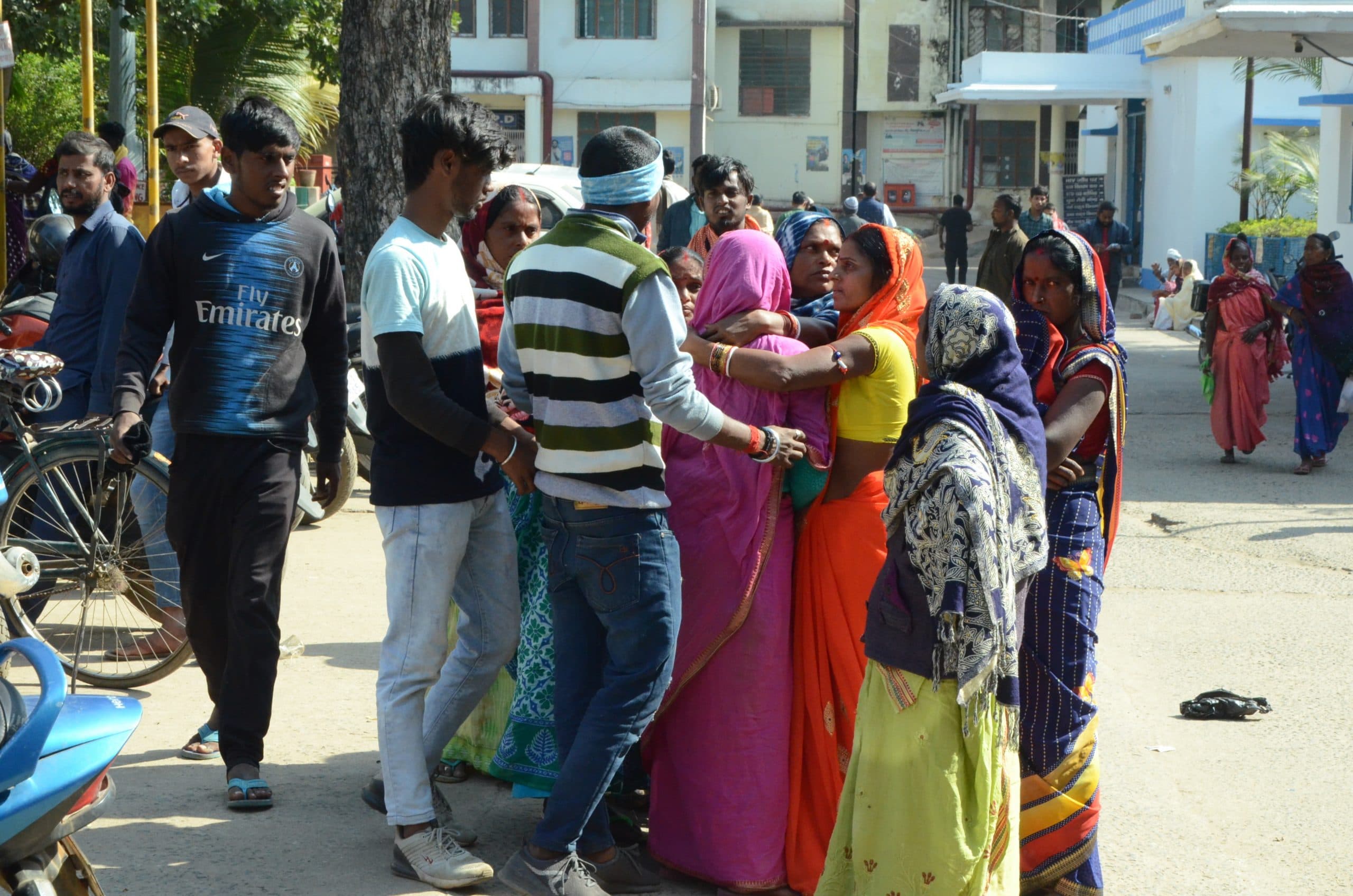 Deoghar News : केवाइसी कराने जा रही महिला की सड़क हादसे में मौत