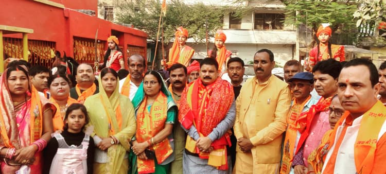 राम मय हुआ नरकटियागंज और धूमधाम से निकली श्री राम की बरात