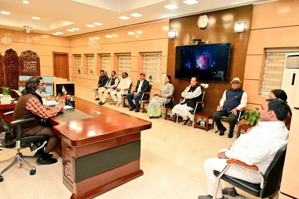 Ranchi News : मुख्यमंत्री से सभी नवनियुक्त मंत्रियों ने मुलाकात की