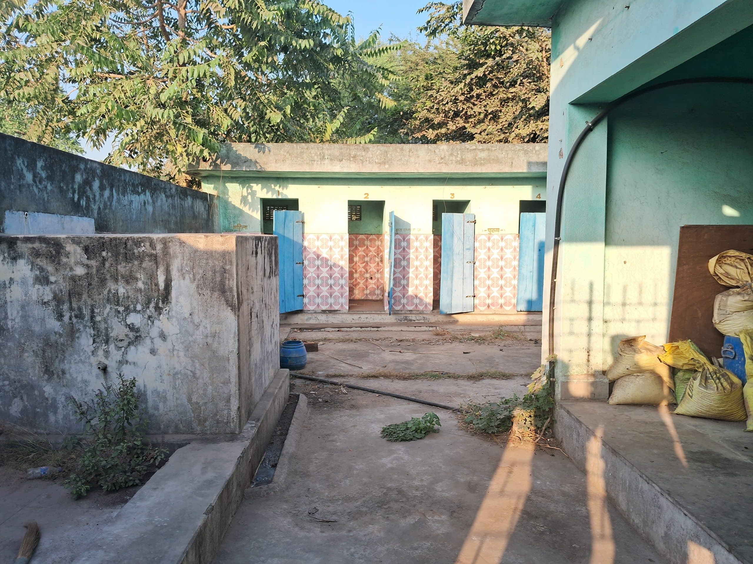 Jamshedpur News : कोल्हान के सबसे बड़े मंडी में मूलभूत सुविधाएं भी नहीं, 6 महीना से कैंटीन बंद