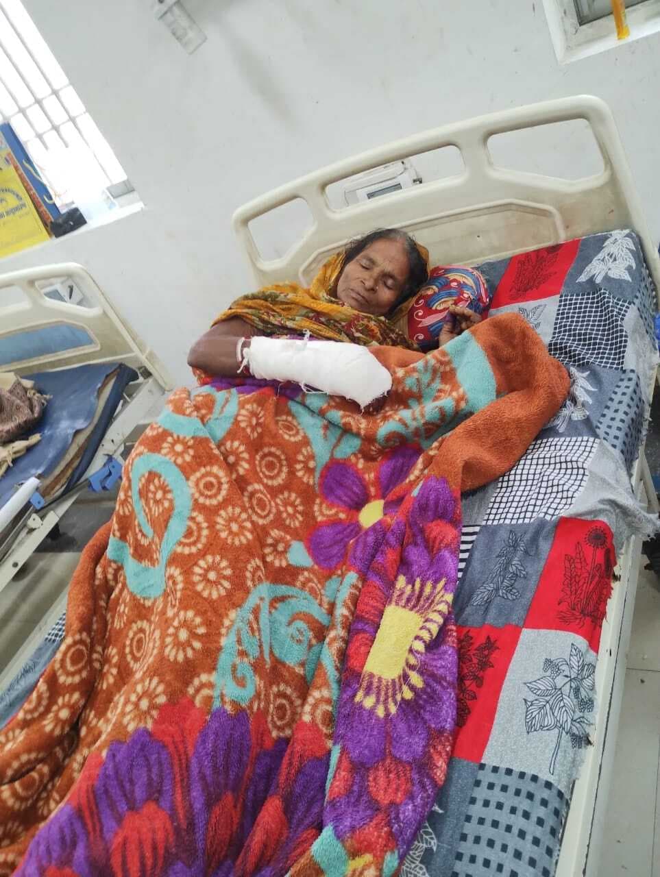 डायन कहकर मारपीट करने व चाकू मारकर घायल करने का आरोप