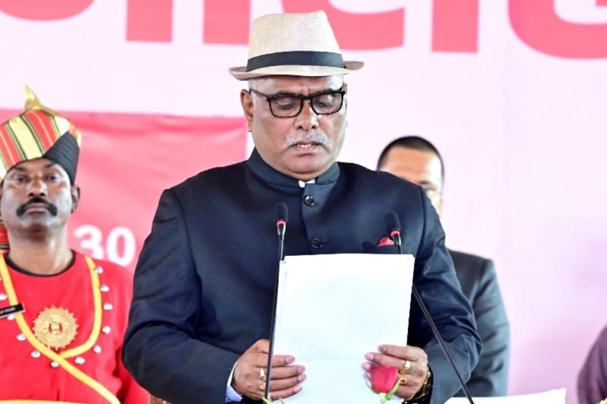 Political news : एमआरपी से अधिक कीमत पर शराब बेचनेवालों पर होगी कार्रवाई : मंत्री