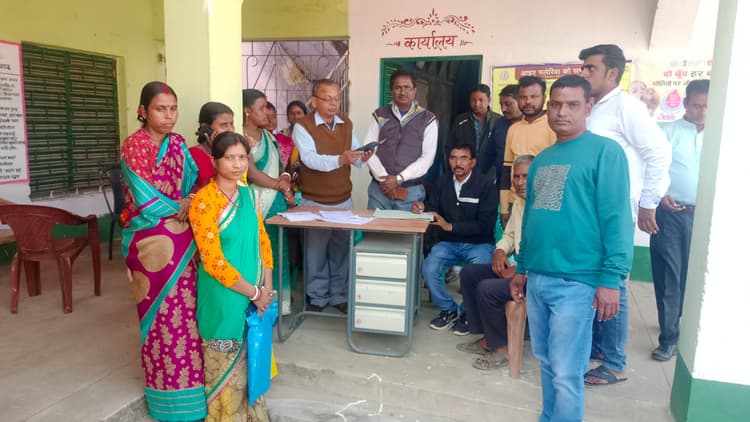 प्रथमा बाउरी बनीं एसएमसी अध्यक्ष तो बलराम उपाध्यक्ष