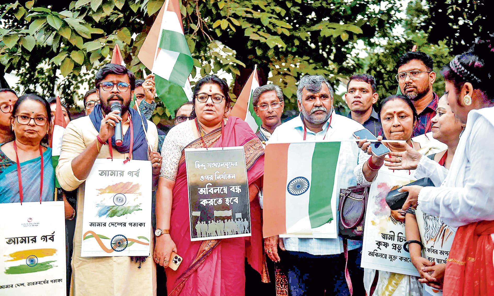 बांग्लादेश की घटना के खिलाफ भाजपा का नंदन के समक्ष प्रदर्शन