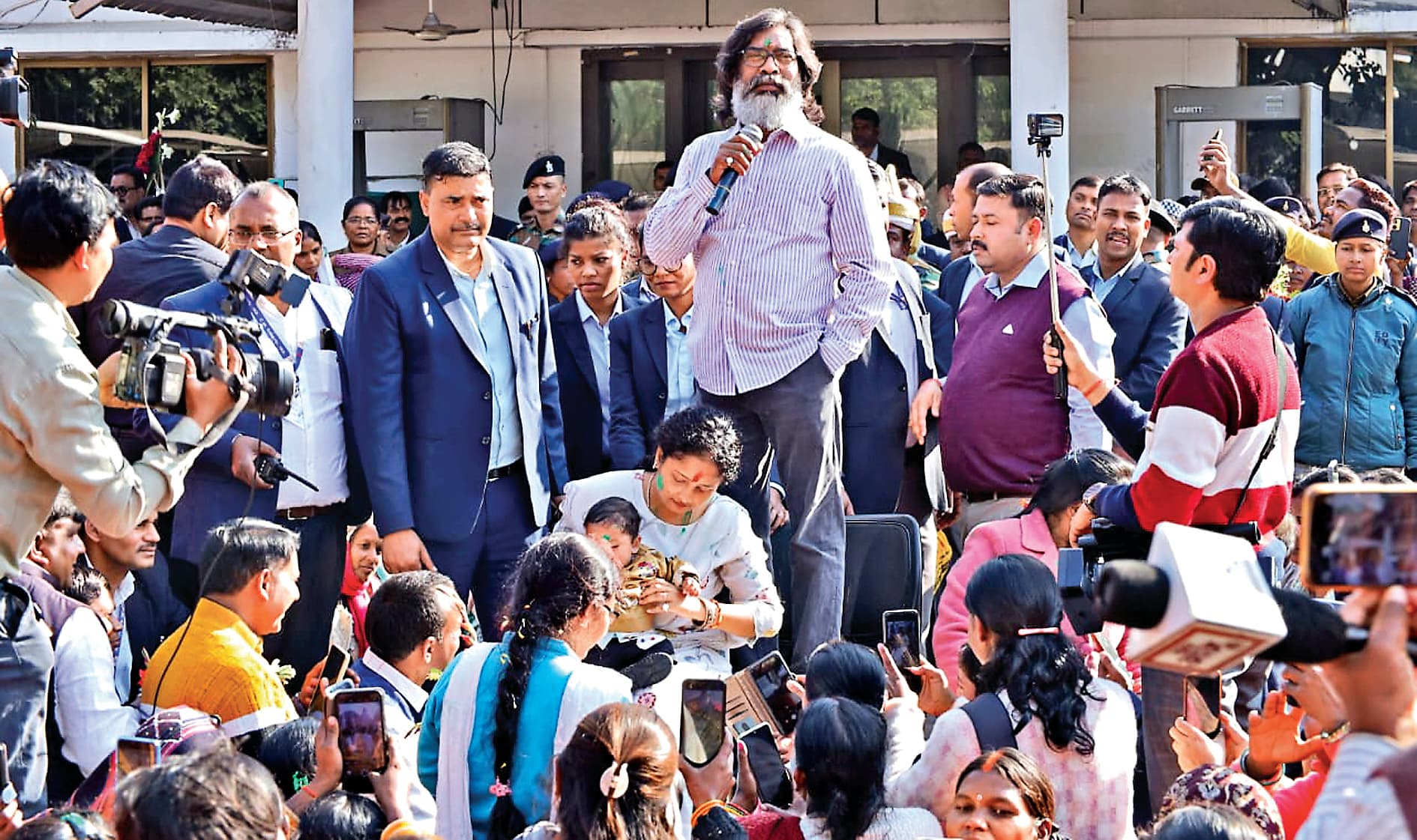 Jharkhand CM News : मुख्यमंत्री हेमंत सोरेन बोले- तेजी से लोगों को देंगे रोजगार