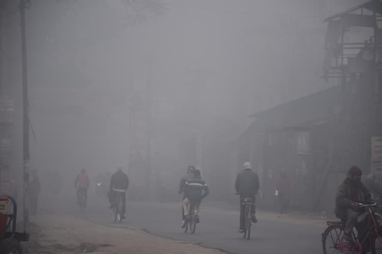 आज बारिश के हैं आसार, तापमान में आयेगी गिरावट