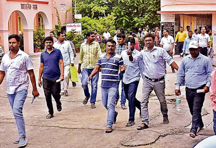 33 227 अध्यापकों ने मांगे तबादले