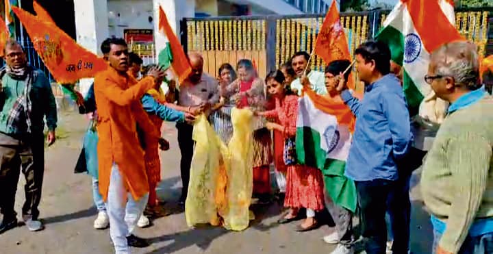 बांग्लादेश में हिंदुओं पर हमले का बंगाल में जबरदस्त विरोध