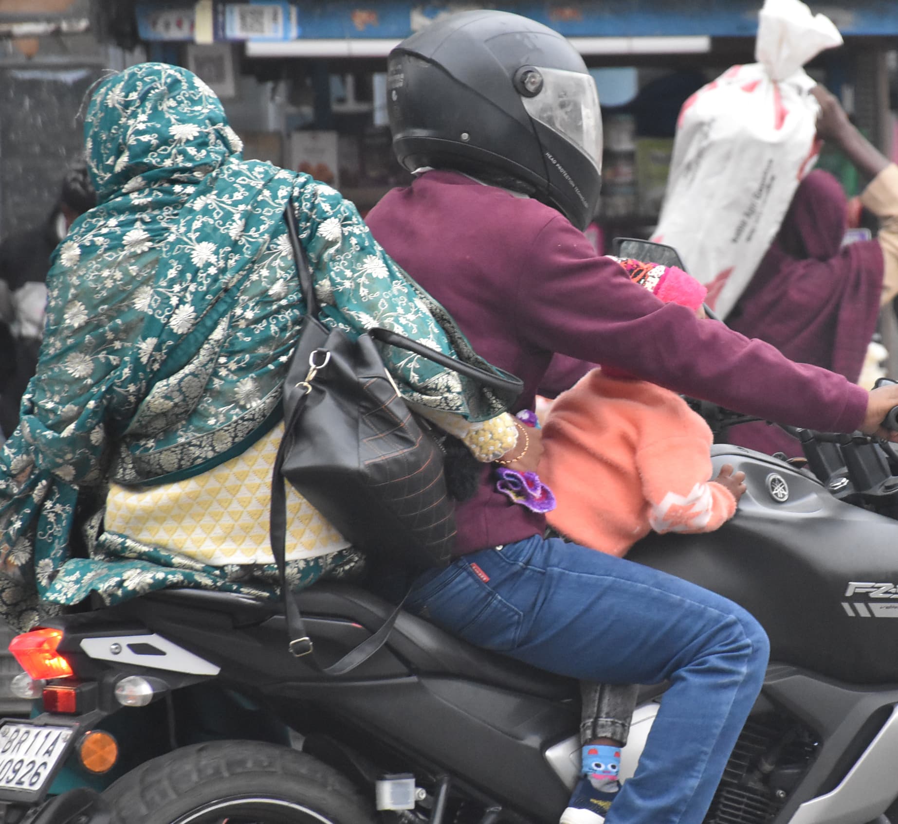 ठंड ने पकड़ी रफ्तार, सुबह कोहरा, तो शाम में सिहरा रहीं सर्द हवाएं