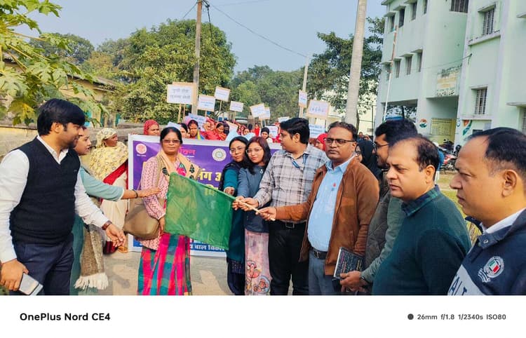 रैली निकालकर महिला हिंसा के प्रति किया जागरूक