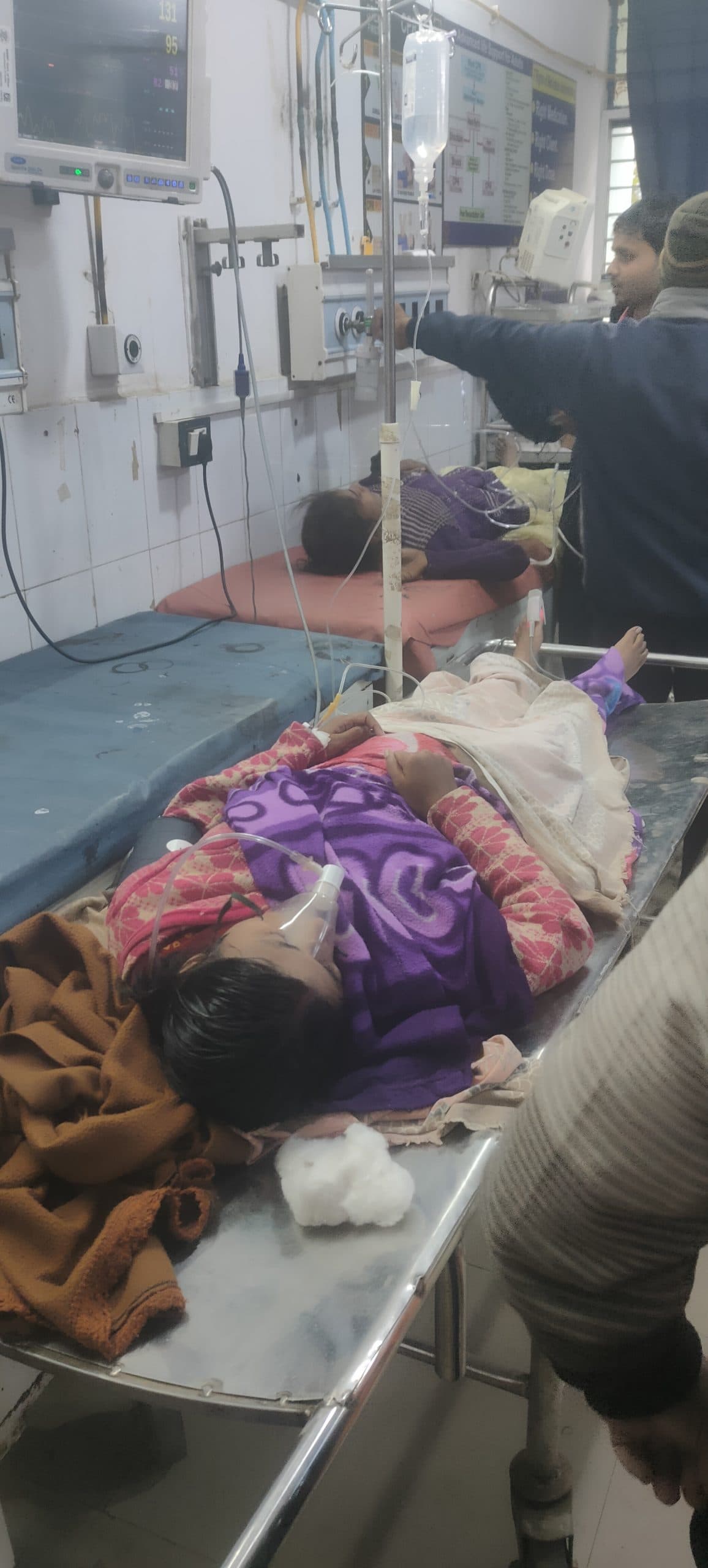 ठंड बढ़ने के साथ ही सदर अस्पताल में बढ़ी मरीजों की संख्या