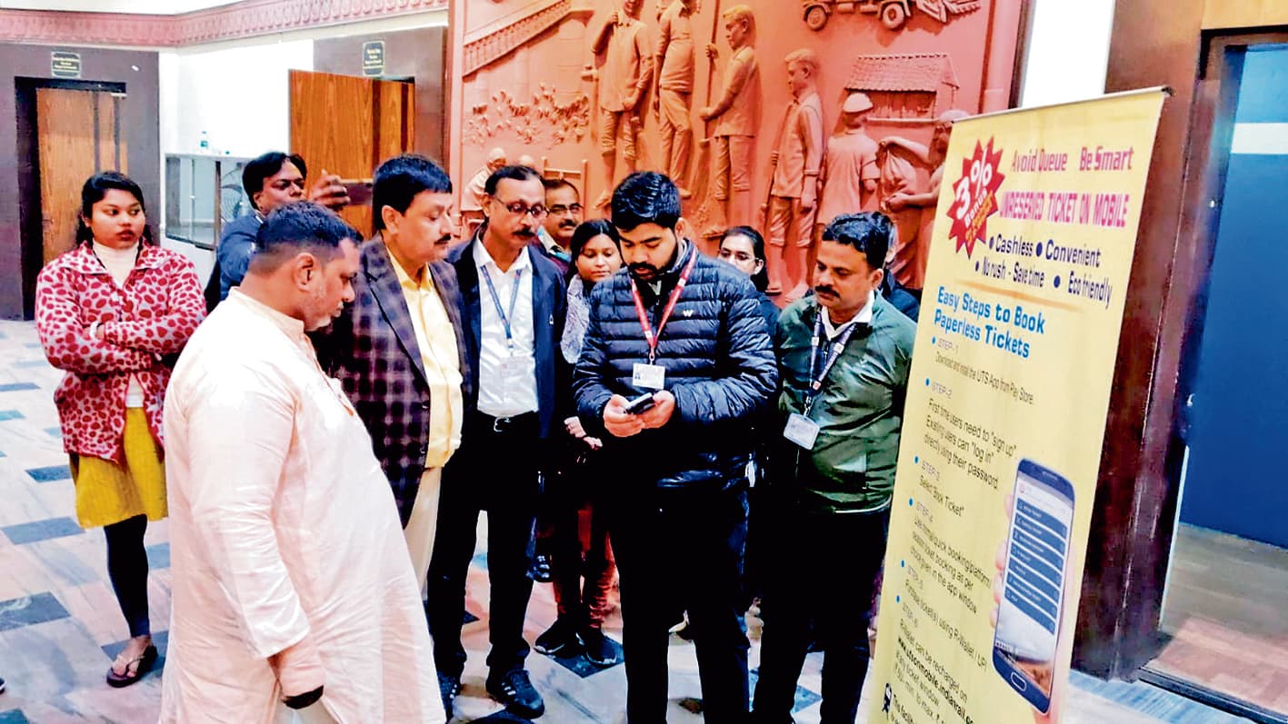 रेलवे बुकिंग ऐप की दी जानकारी