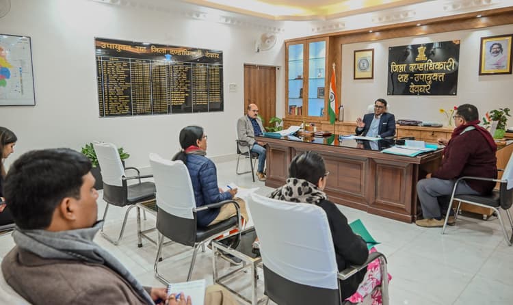 Deoghar News :योजनाओं के प्रचार-प्रसार और क्रियान्वयन में शिथिलता बरते तो होगी कार्रवाई : डीसी