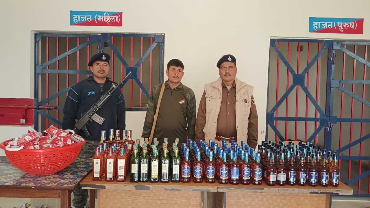 katihar news : लावारिश ऑटो से 71 लीटर शराब बरामद