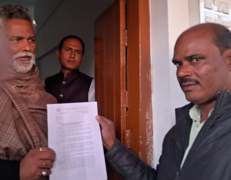 सीएनजी की समस्या को लेकर टेंपो चालक संघ ने सौंपा ज्ञापन