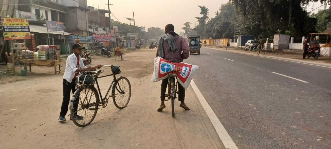 प्रतिबंधित व नकली खाद उच्च क्वालिटी बता कर किसानों को ठग रहे दुकानदार, कार्रवाई की दरकार
