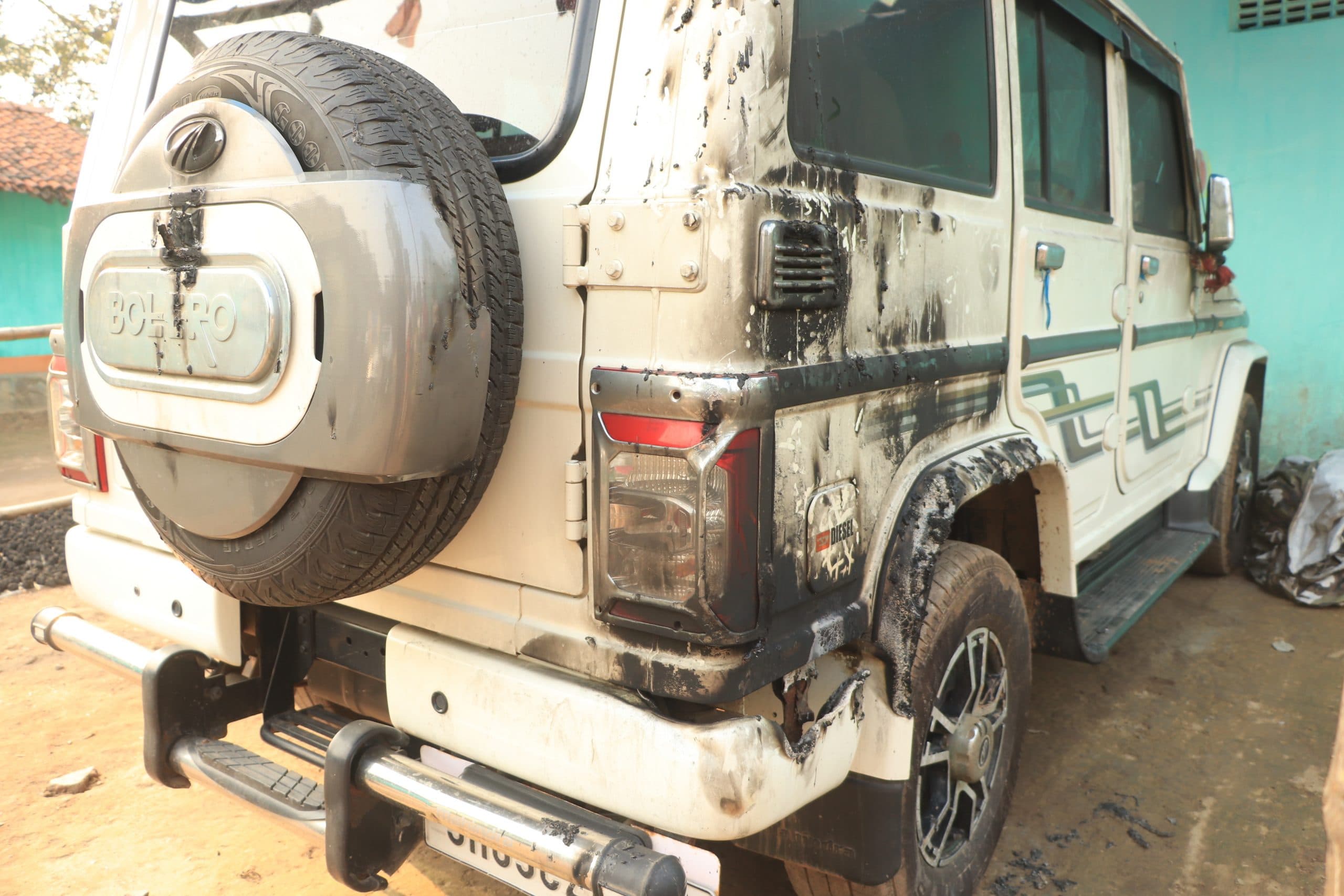 Jamshedpur News : बागबेड़ा में असामाजिक तत्वों ने ग्राम प्रधान के घर और भाजपा नेता की कार व टेंपो में लगायी आग