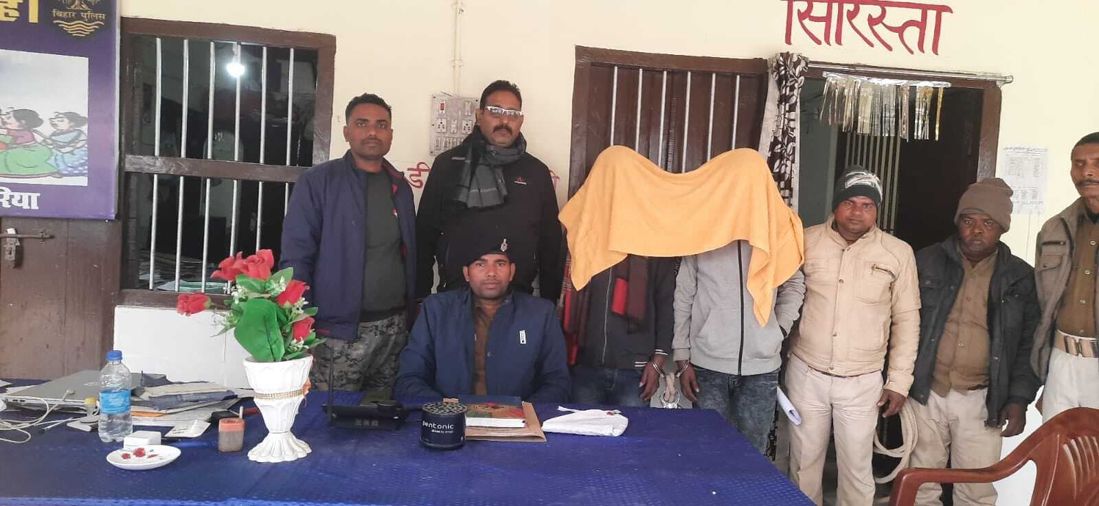 चोरी की बाइक व कट्टा के साथ दो गिरफ्तार