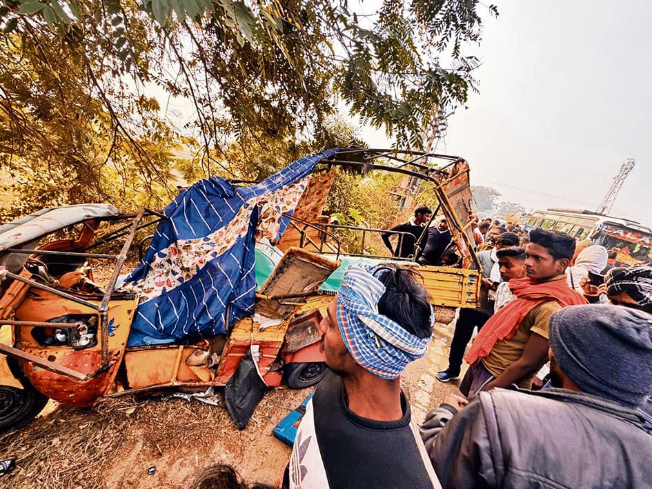 ट्रक और टेंपो की भिड़ंत में अधेड़ की गयी जान