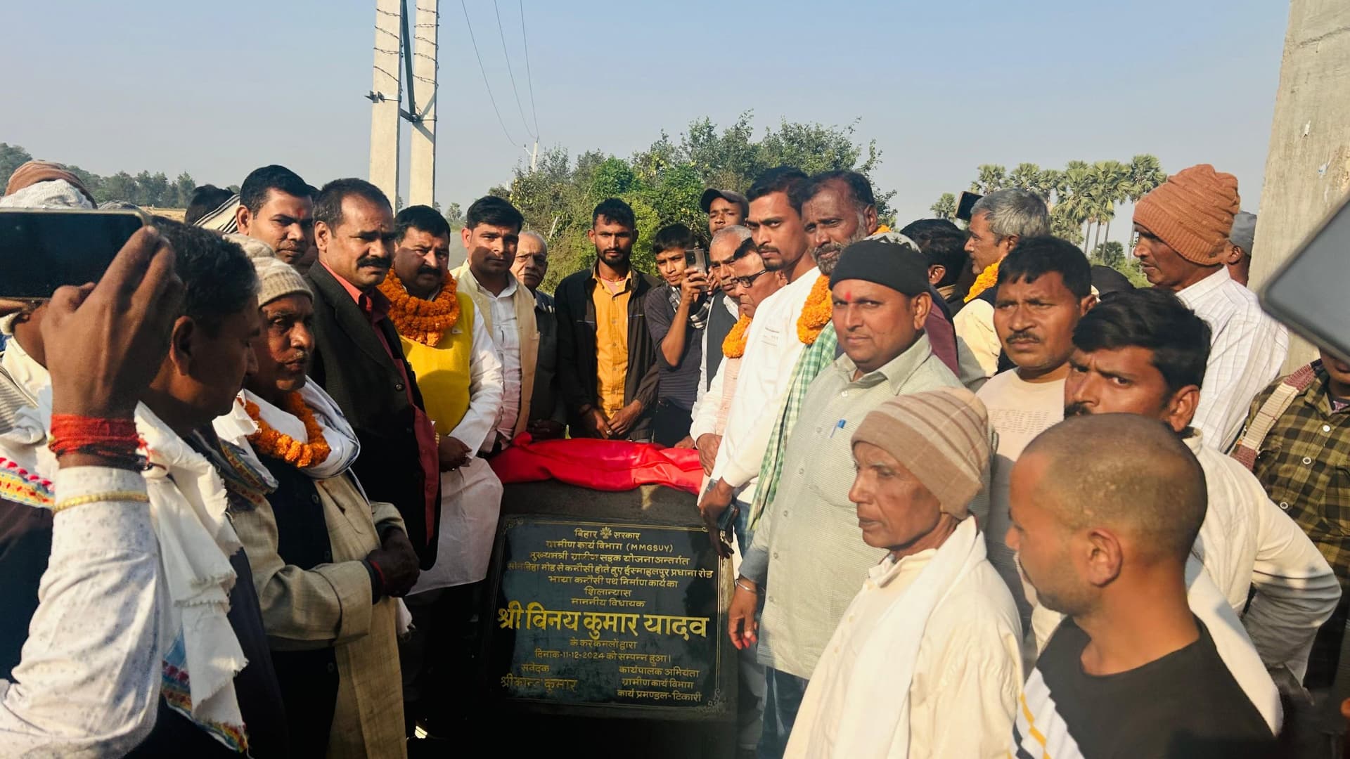 Gaya News : आठ करोड़ की लागत से किया तीन सड़कों का शिलान्यास