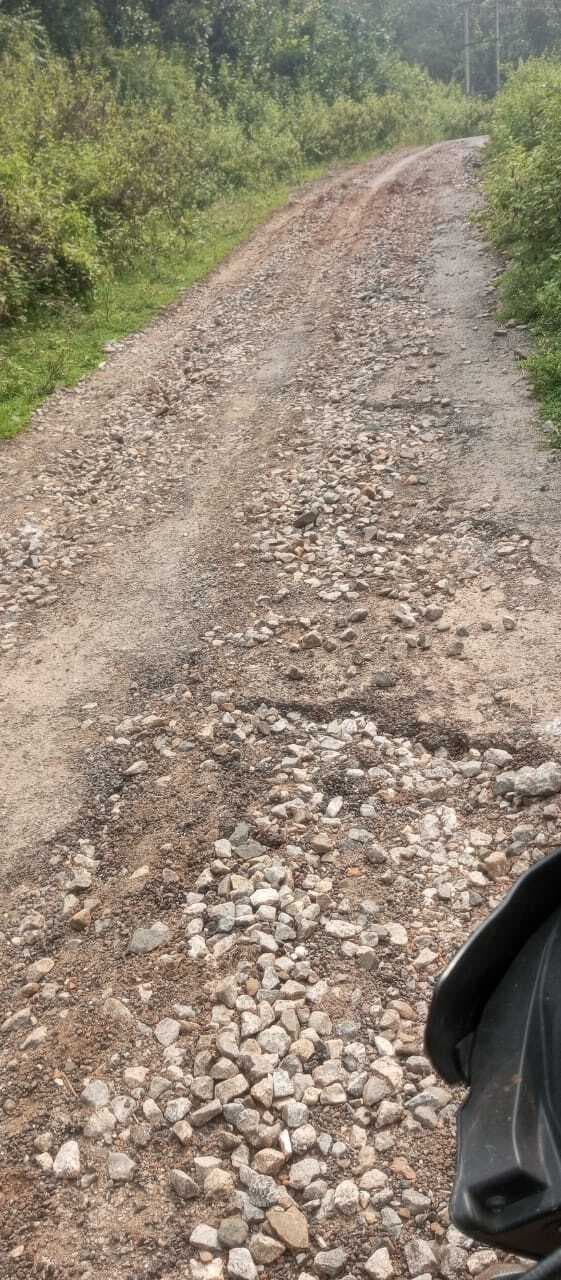 अड़की के हेसापीड़ी तोड़ाग से बंदाबेड़ा लेबेद तक सड़क जर्जर