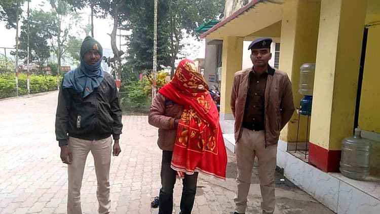 पुलिस दबिश से हत्यारोपी पति ने न्यायालय में किया आत्मसमर्पण